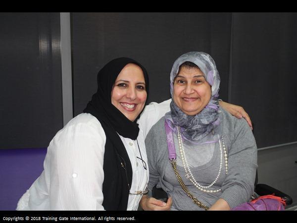 ماما كفاية العلبان مع صديقة طفولتها خولة الخلف منذ عام 1963.