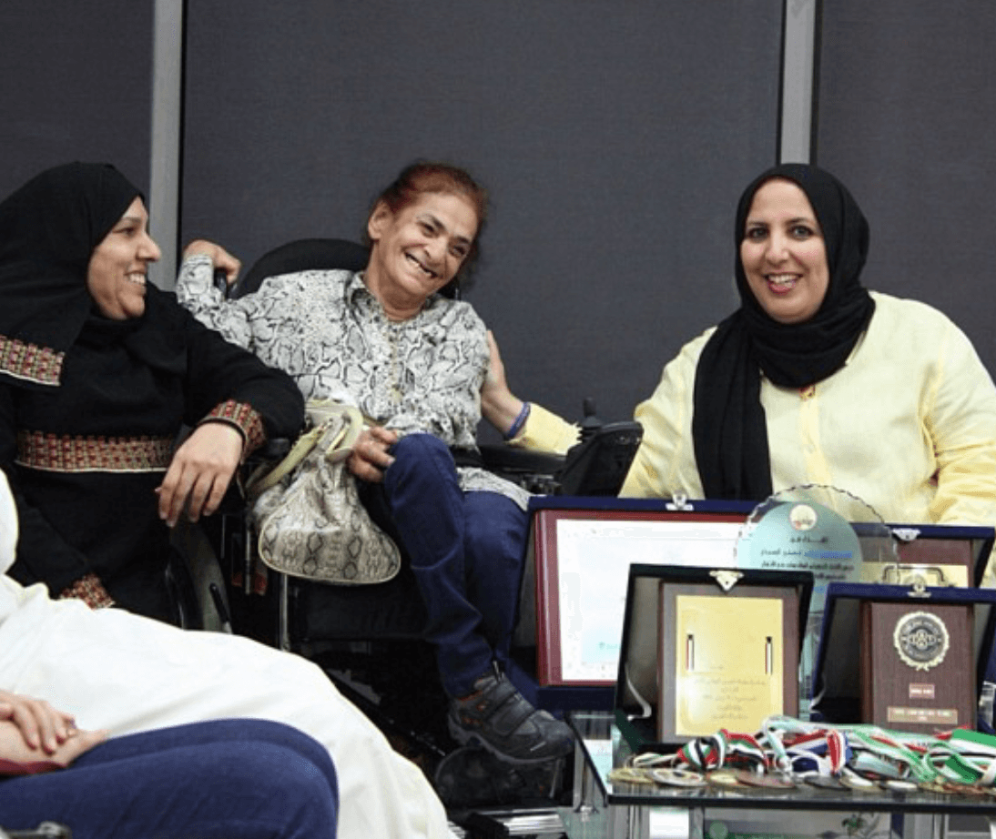 ماما كفاية العلبان مع حياة الصبيح.