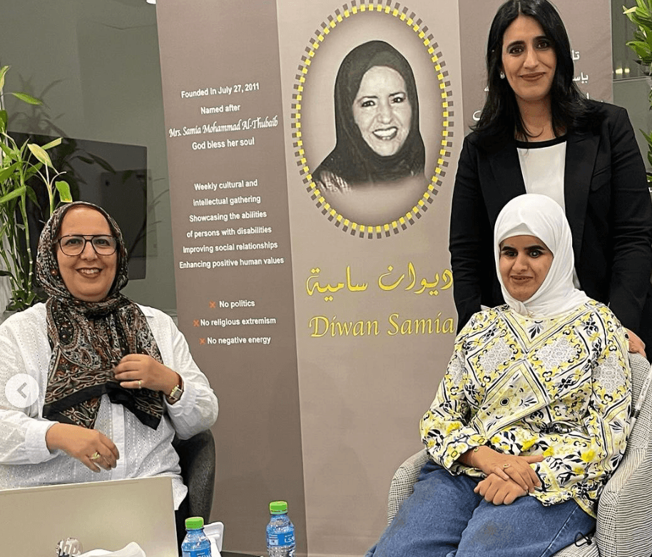 ماما كفاية العلبان مع وعد العازمي وفرح الرومي.