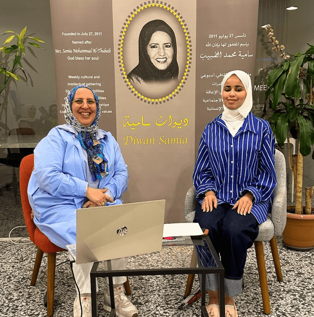 ماما كفاية العلبان مع جوري العازمي.