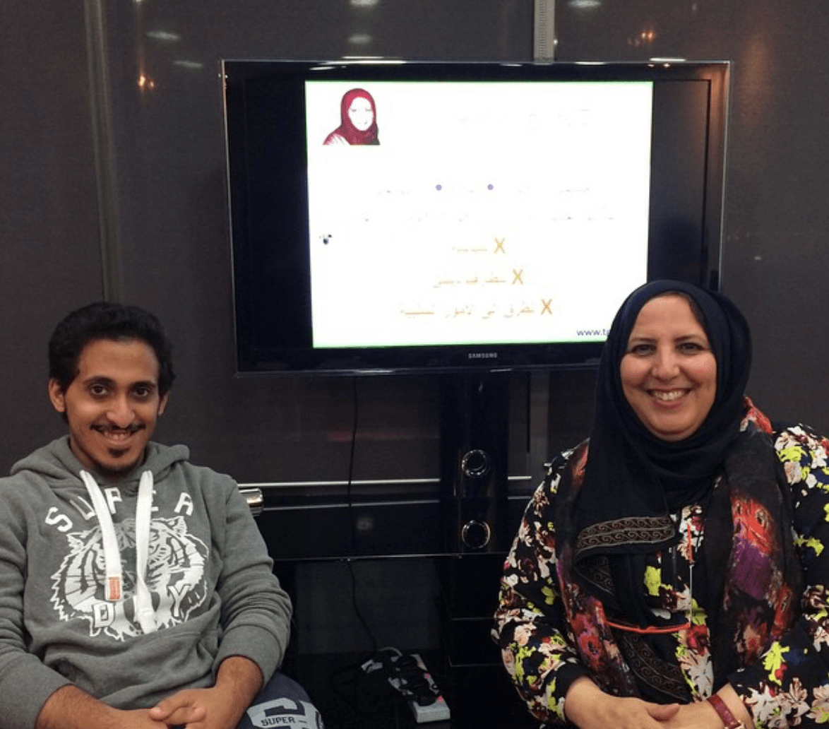 ماما كفاية العلبان مع حمد العليان.